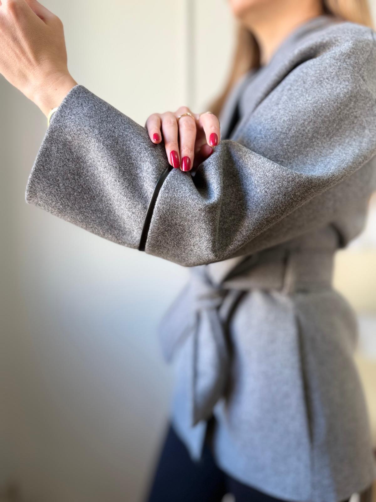 Gri Deri Detaylı Kaşe Ceket