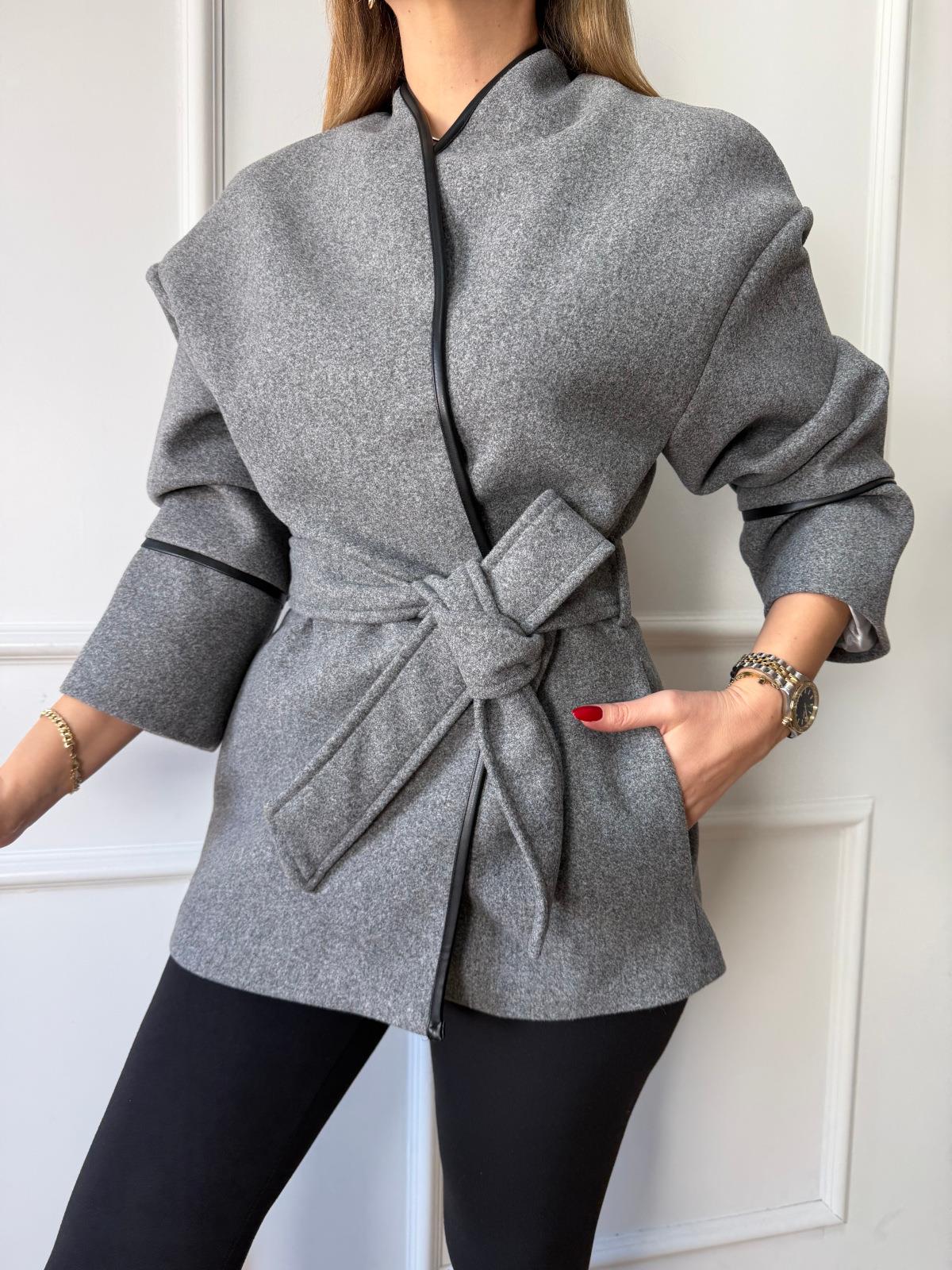 Gri Deri Detaylı Kaşe Ceket