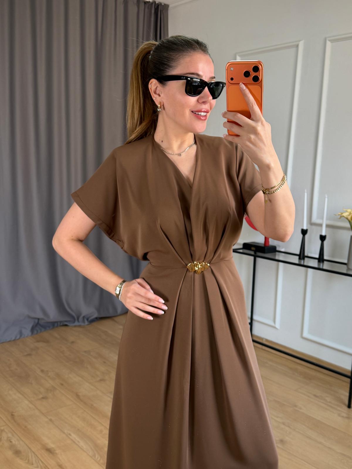 Kahve Aksesuar Detayı Kruvaze Elbise