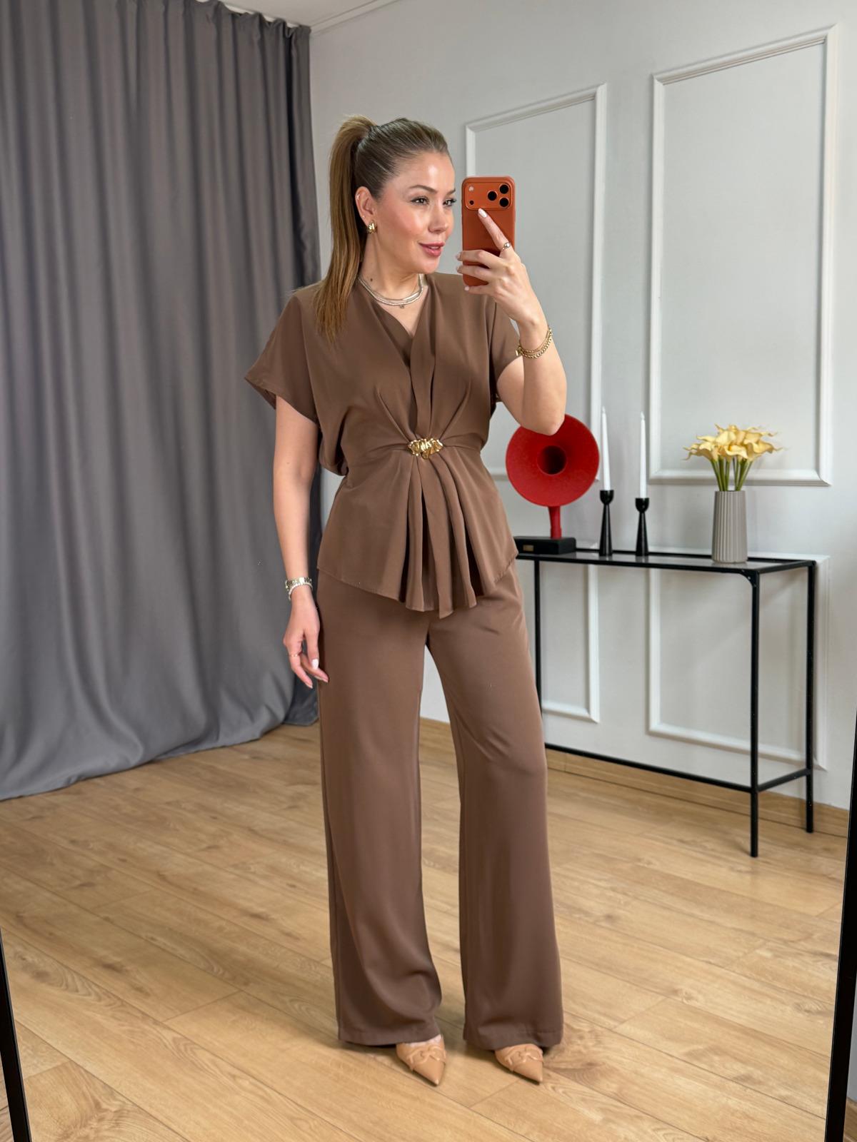 Kahve Beli Broş Detaylı Yarım Kol Takım