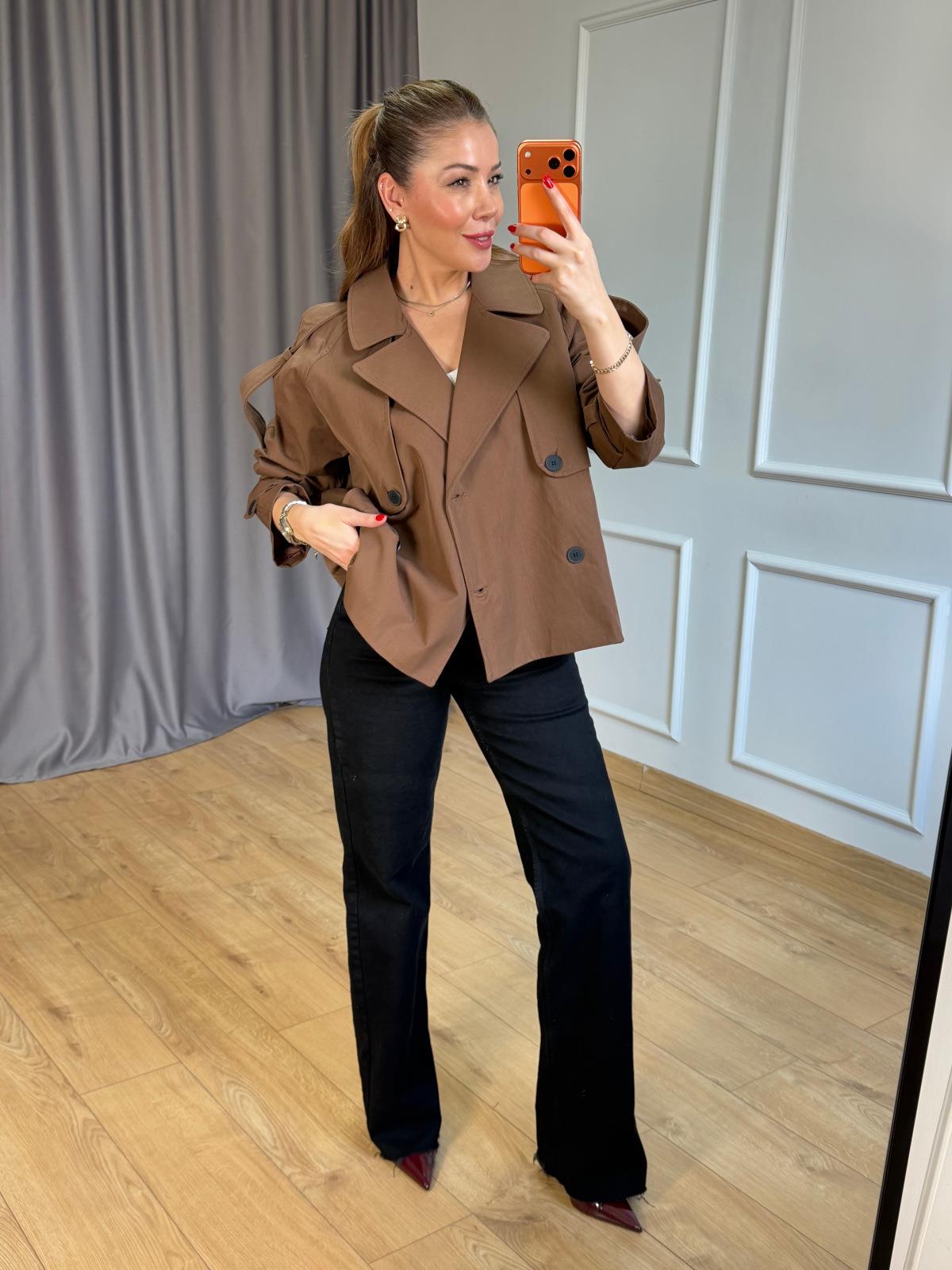 Kahve Siyah Düğmeli Kısa Trençkot 