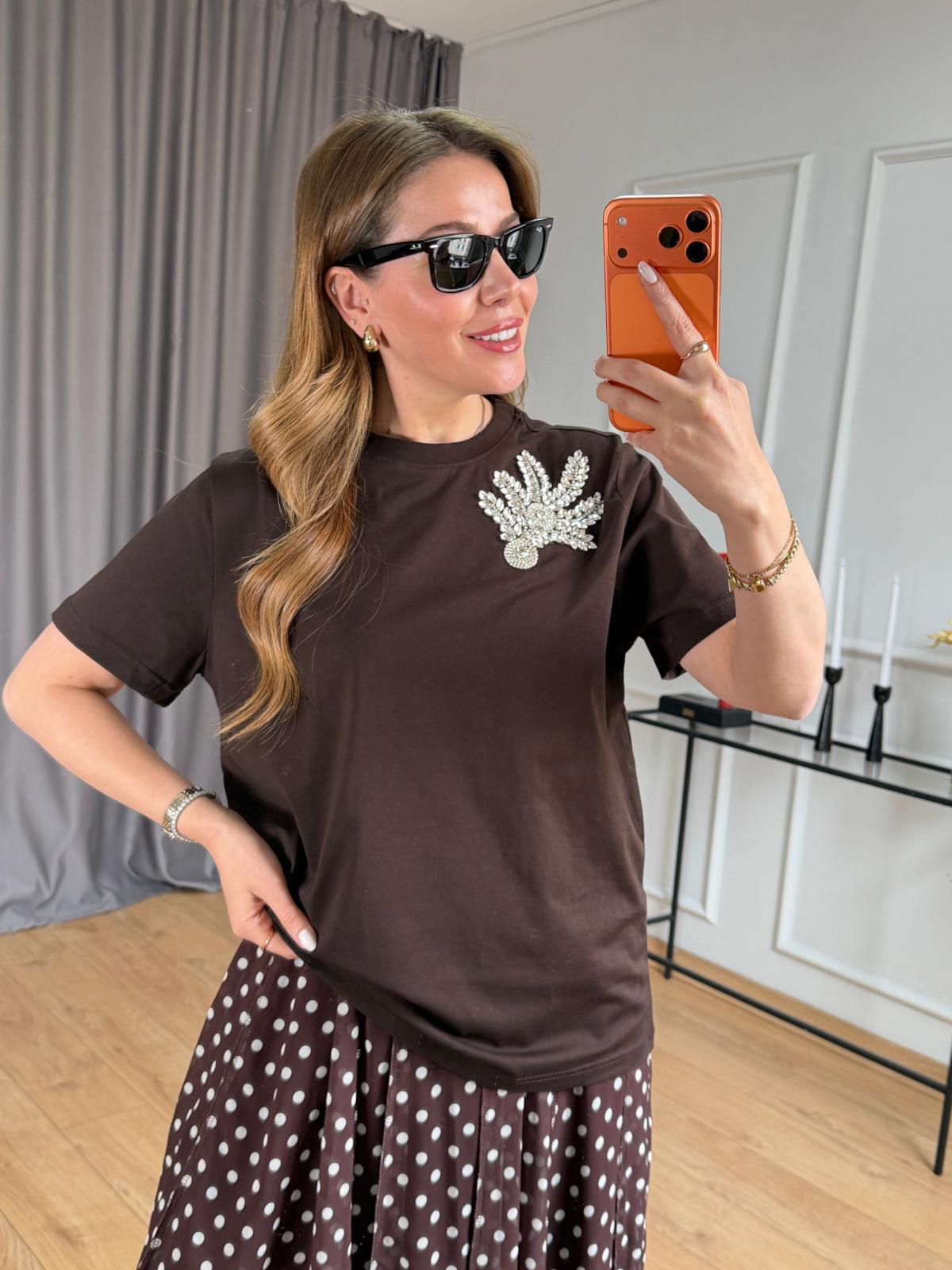 Kahve Yaprak Taşlı Tshirt
