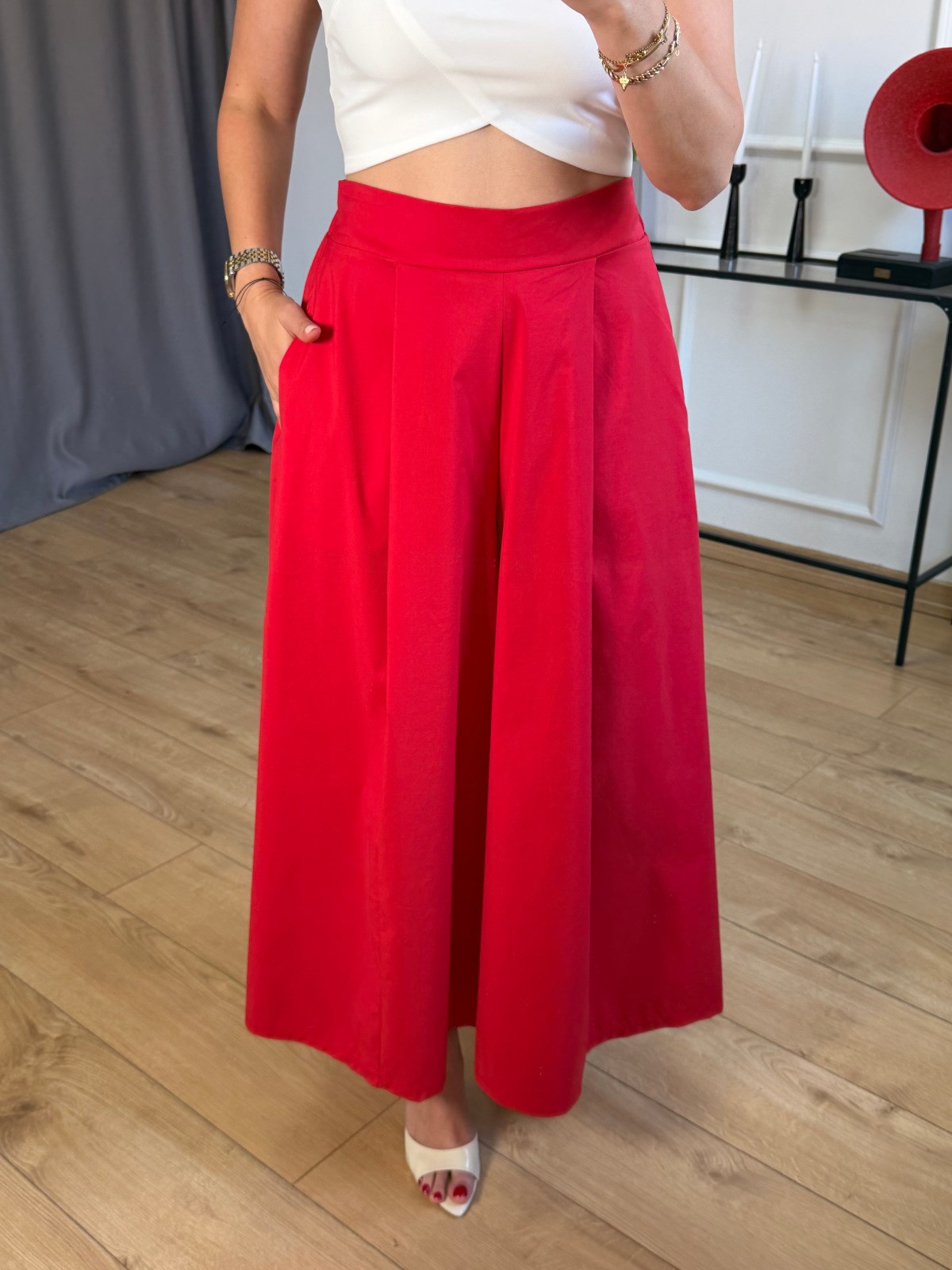 Kırmızı Pileli Beli Lastikli Pantolon