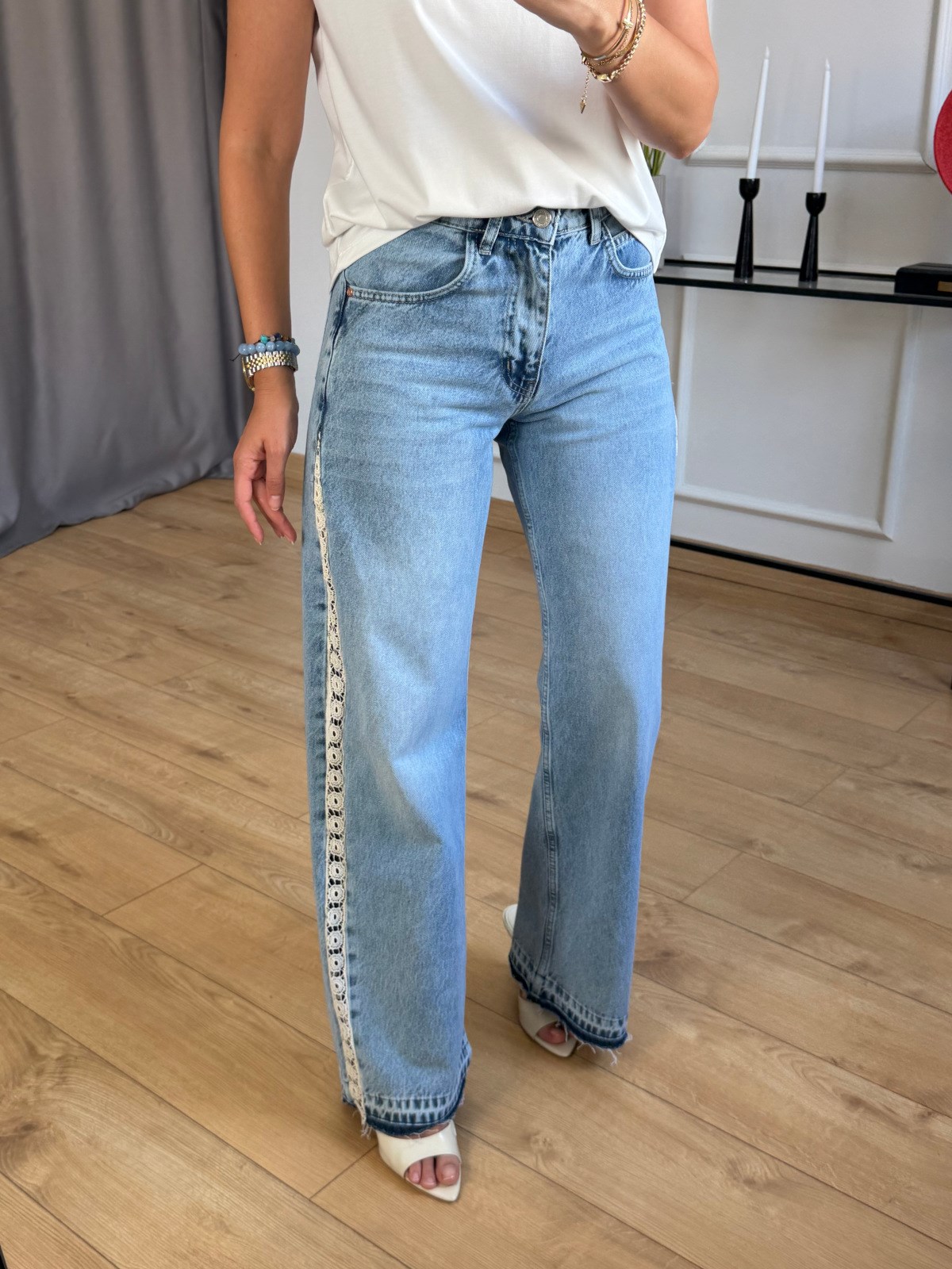 Mavi Dantel Detaylı Jean