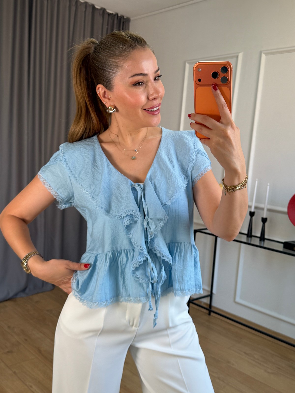Mavi Dantel Detaylı Volanlı Bluz