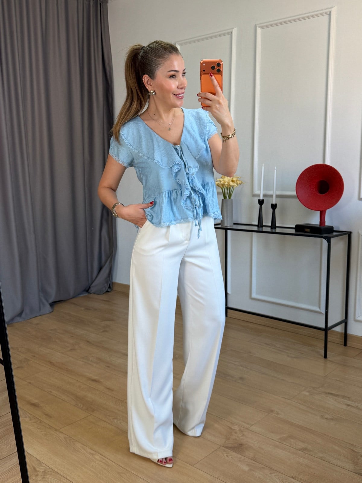 Mavi Dantel Detaylı Volanlı Bluz