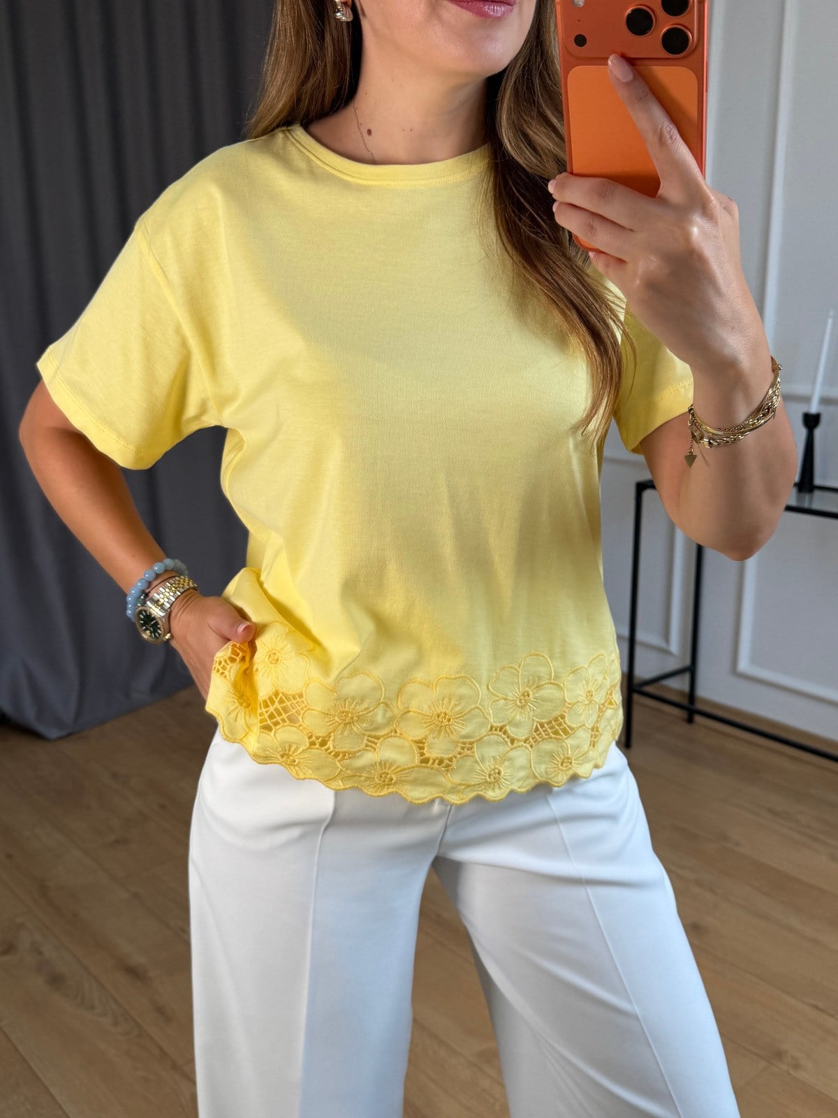 Sarı Etek Ucu Çiçek Detay Tshirt