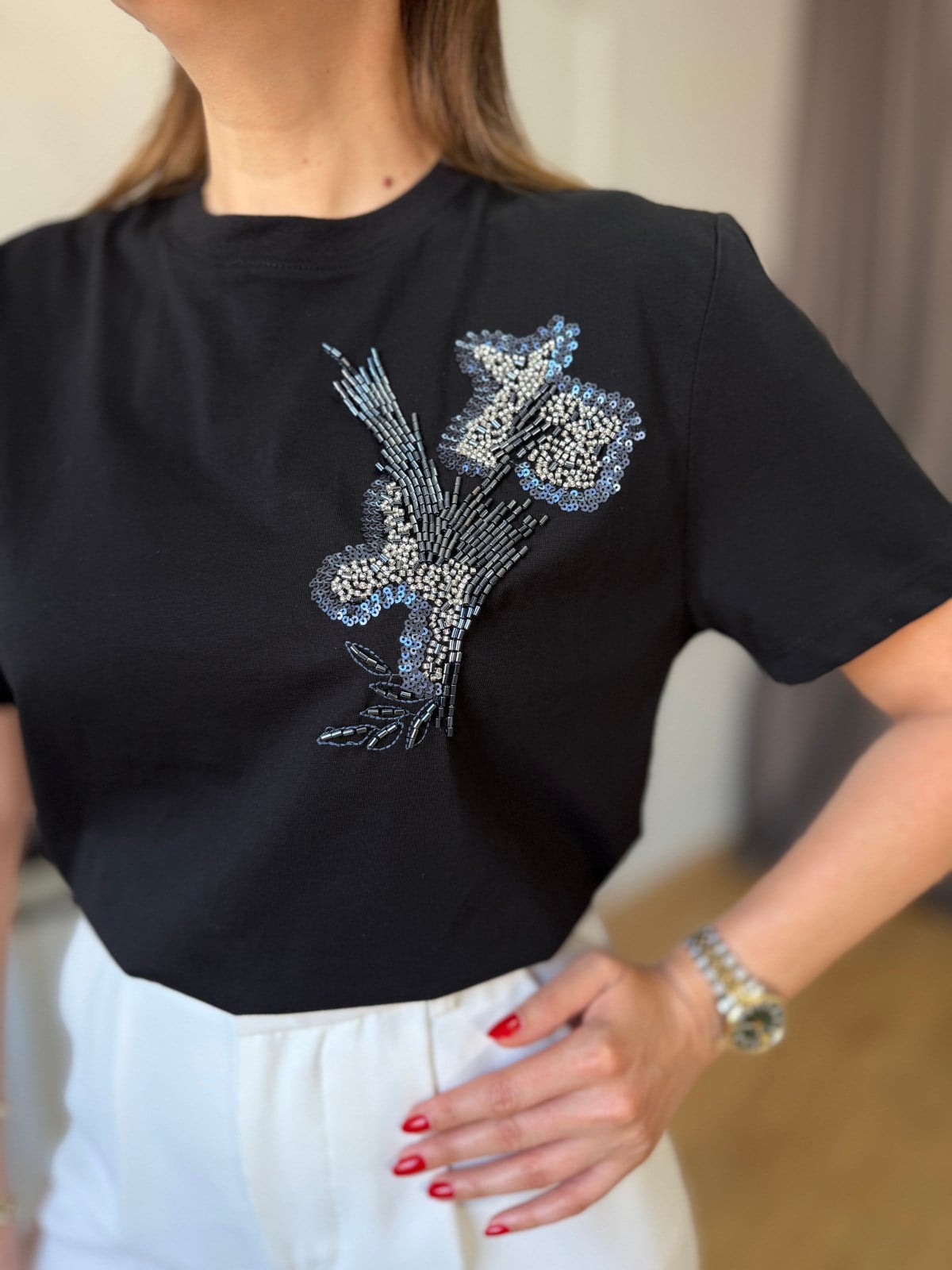 Siyah Boncuk İşlemeli Tshirt