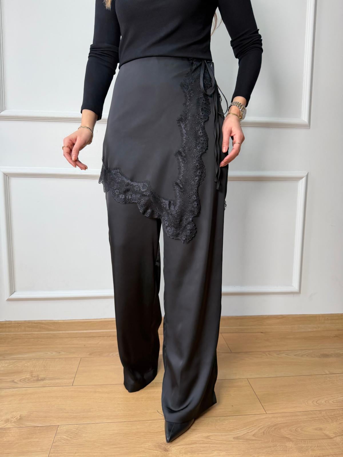 Siyah Dantel Detaylı Saten Pantolon