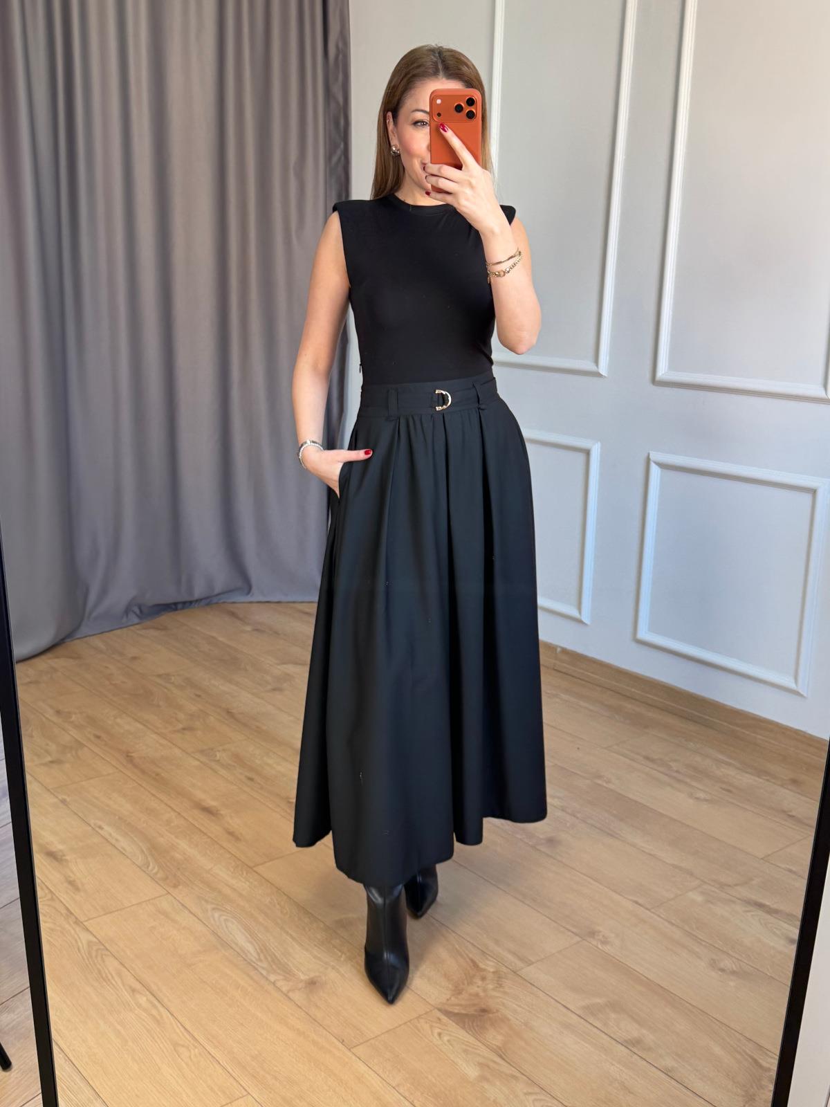 Siyah Vatkalı İnce Kuşaklı Elbise