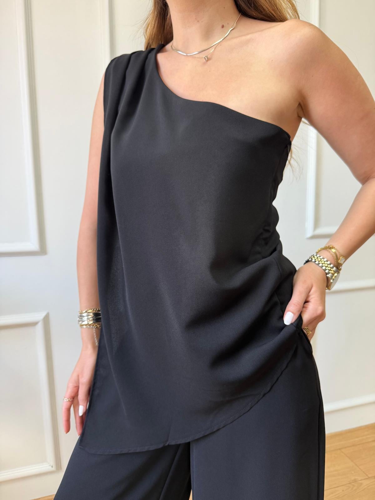 Siyah Tek Omuz Detay Takım