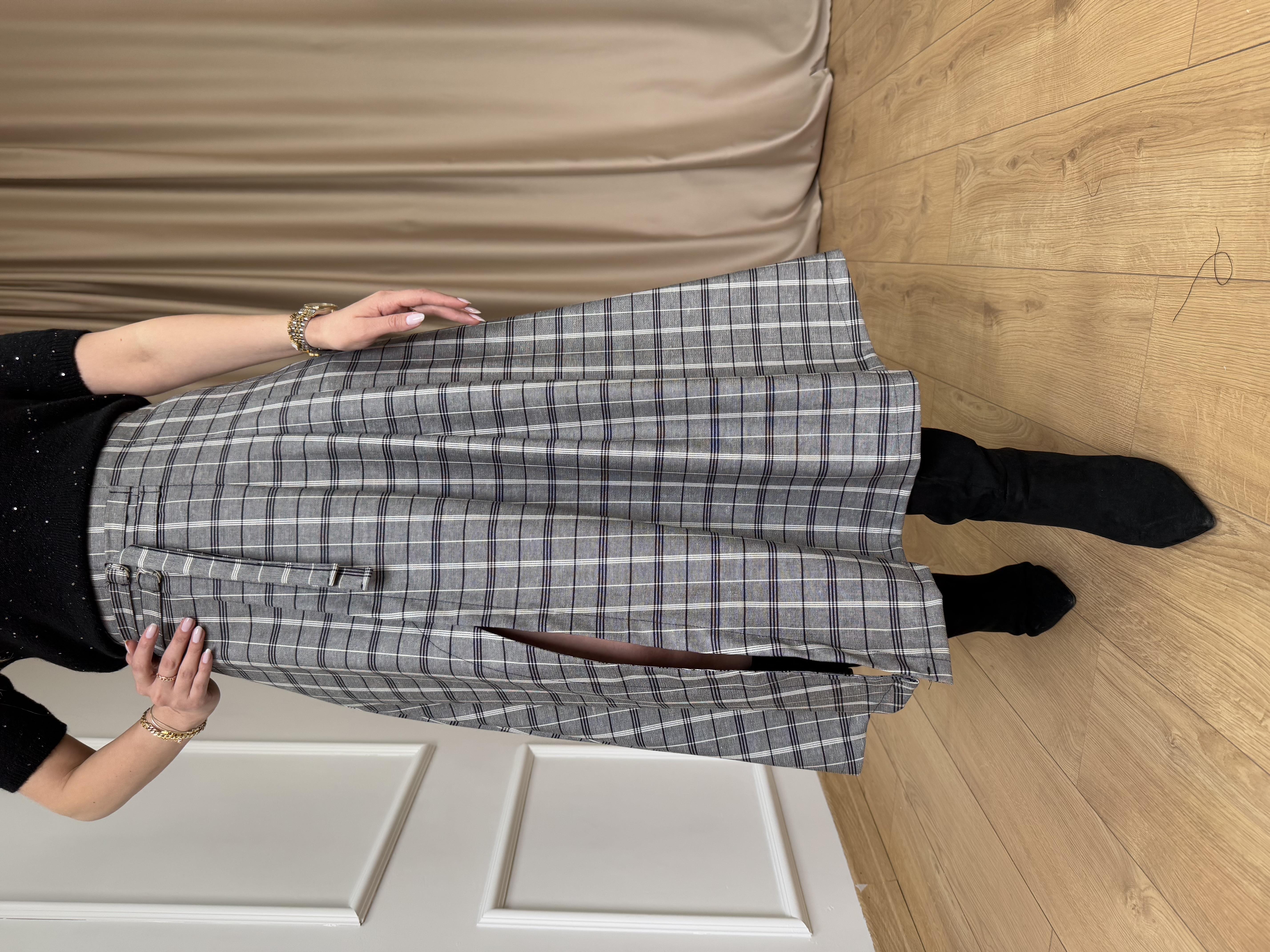 Siyah Yırtmaçlı Ekose Etek