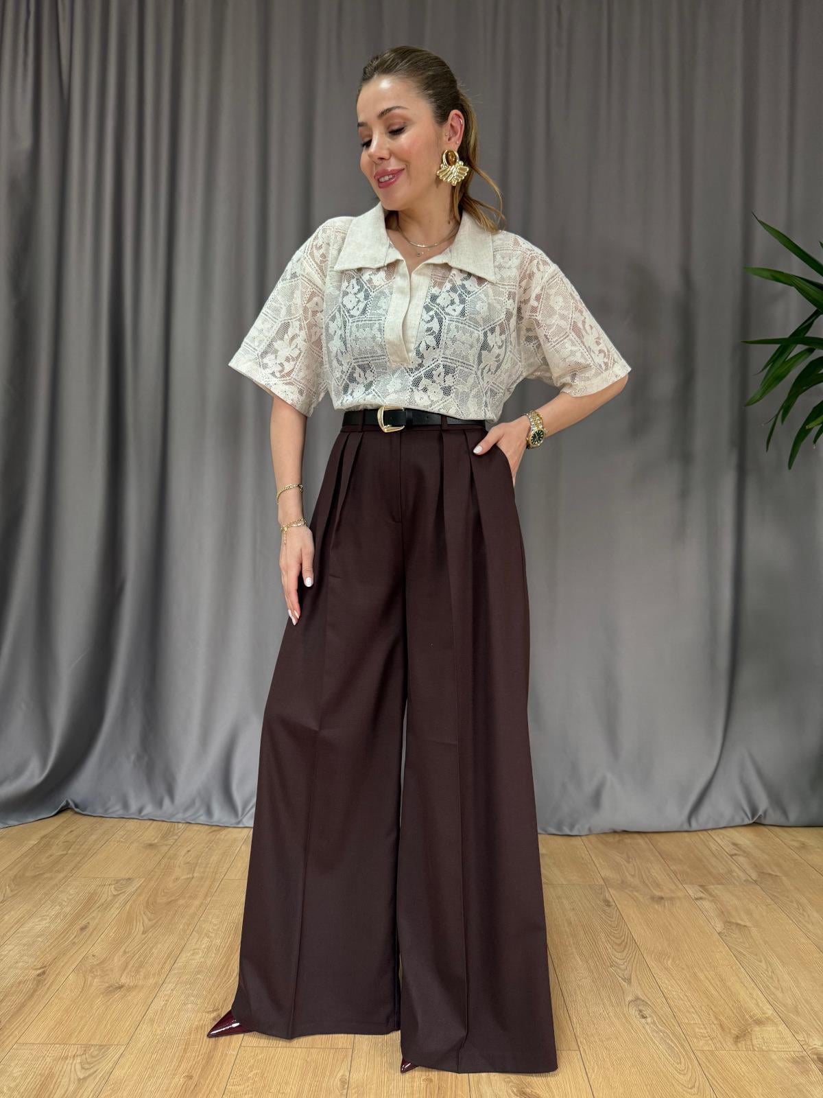 Taş V Yaka Dantel Bluz