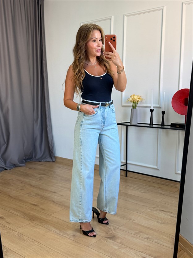 Açık Mavi Dikiş Detaylı Mom Jean