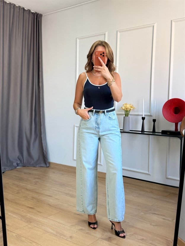 Açık Mavi Dikiş Detaylı Mom Jean