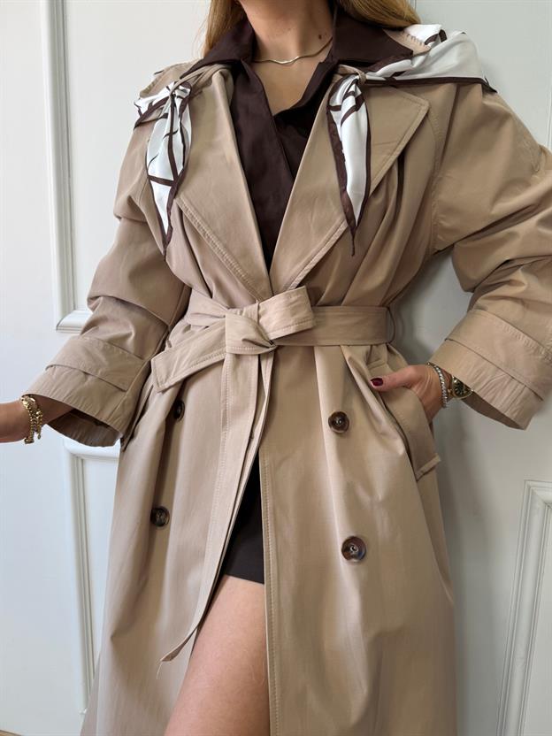 Bej Fularlı Trençkot