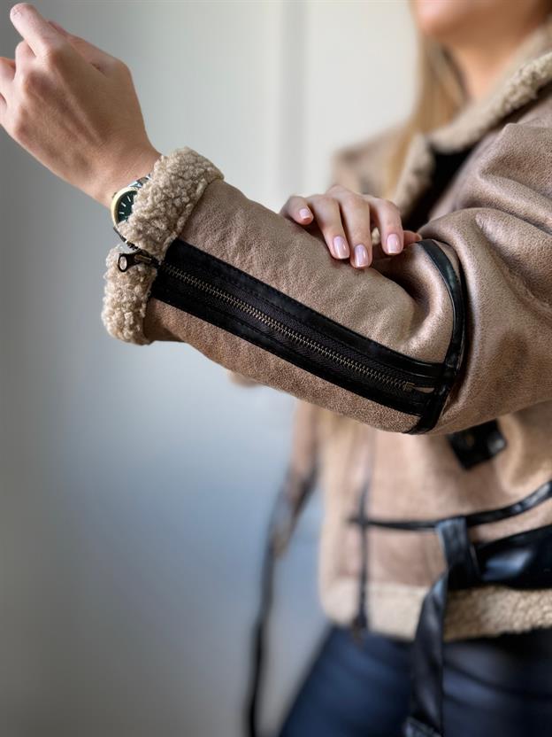 Bej Garnili İçi Kürlü Mont