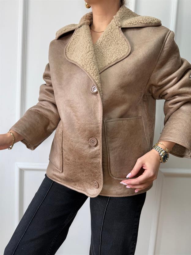 Bej İçi Peluşlu Deri Görünümlü Mont