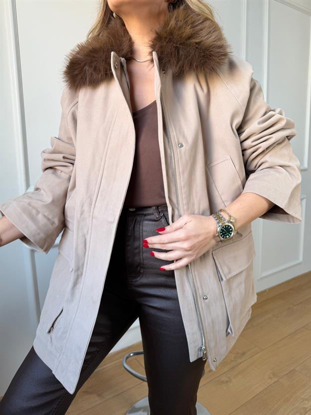 Bej Kürk Yakalı Süet Mont 