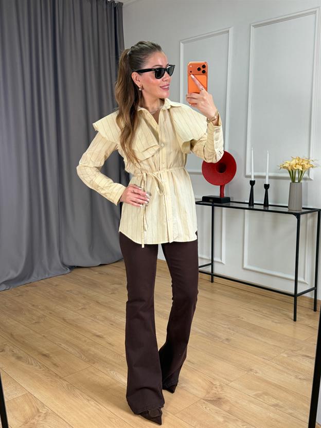 Bej Pelerin Detaylı Gömlek