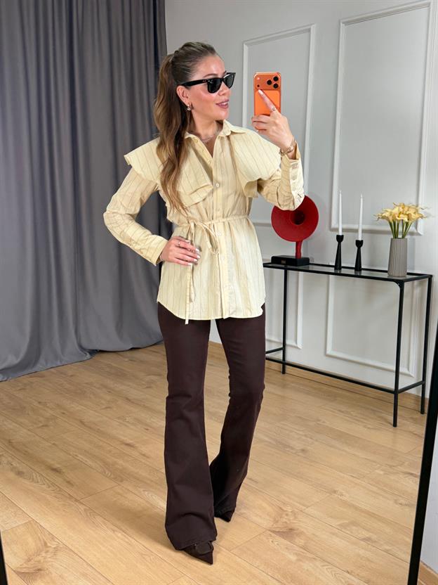 Bej Pelerin Detaylı Gömlek