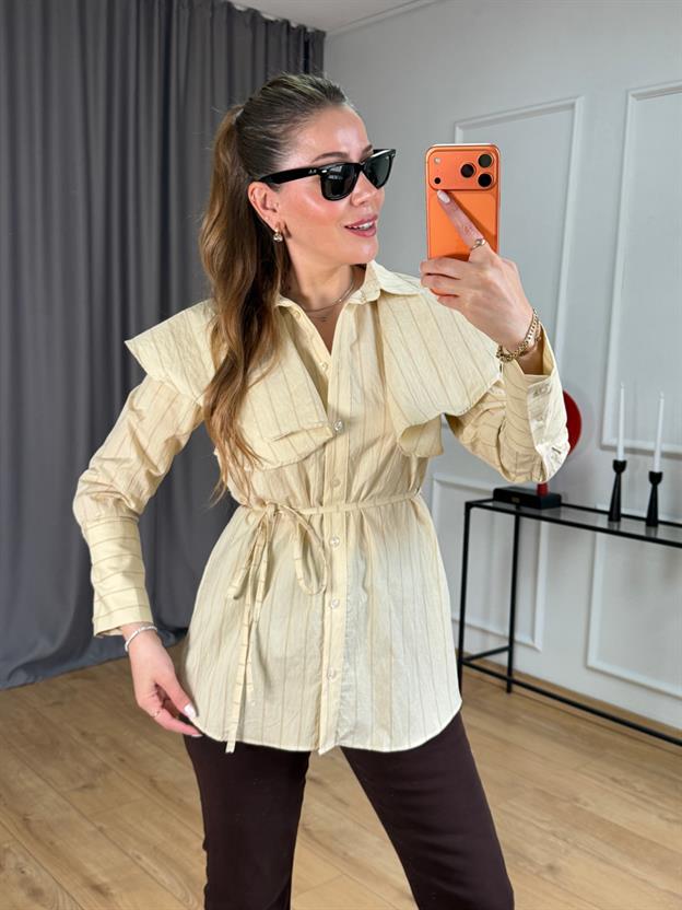 Bej Pelerin Detaylı Gömlek