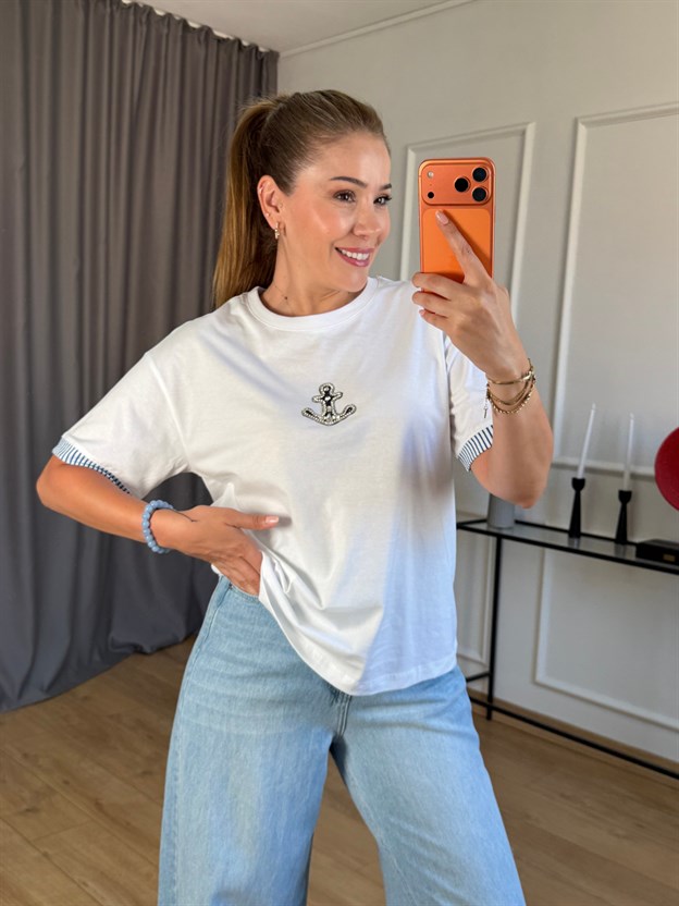 Beyaz Çapa İşlemeli Tshirt