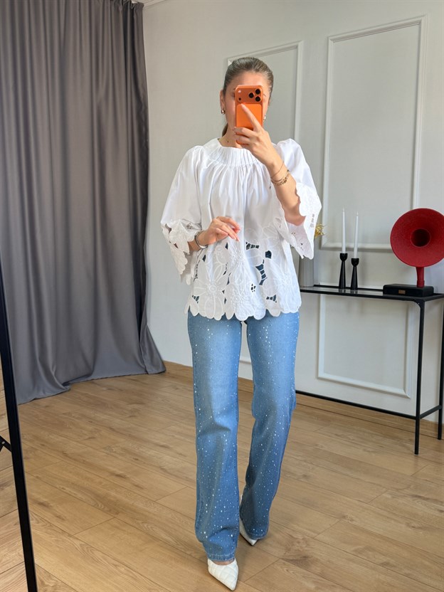 Beyaz Etek Ucu Detaylı Bluz