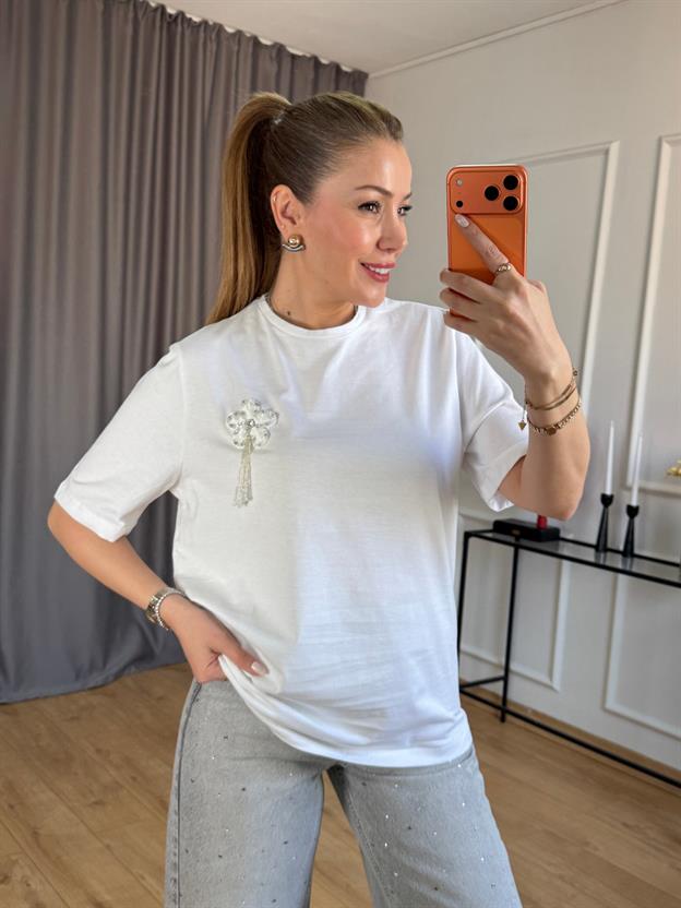 Beyaz Omuz Çiçek Taşlı Tshirt