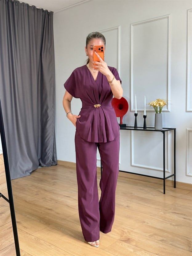 Bordo Broş Detaylı Düşük Omuzlu Takım