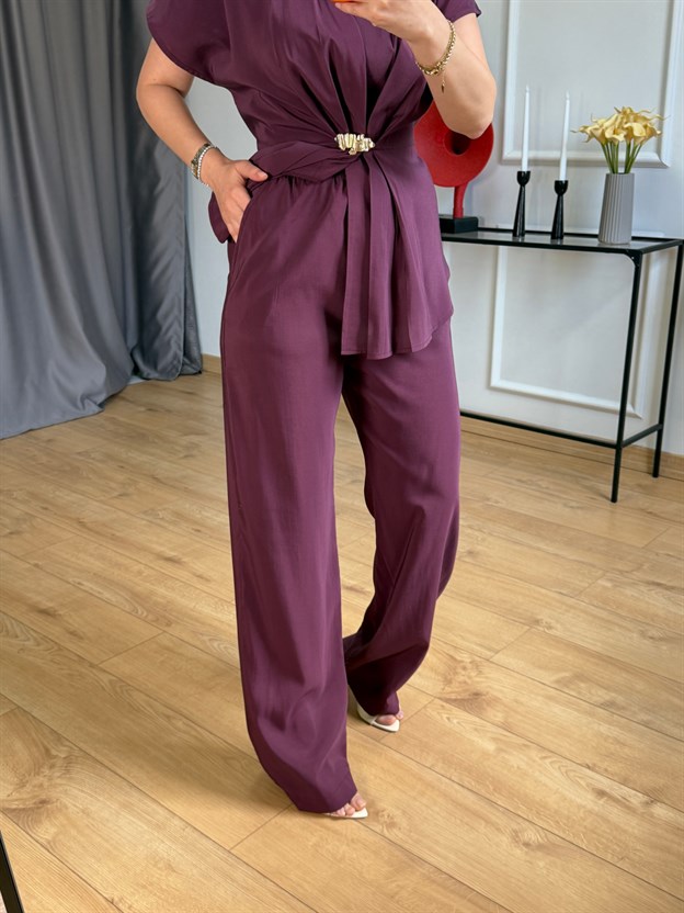 Bordo Broş Detaylı Düşük Omuzlu Takım