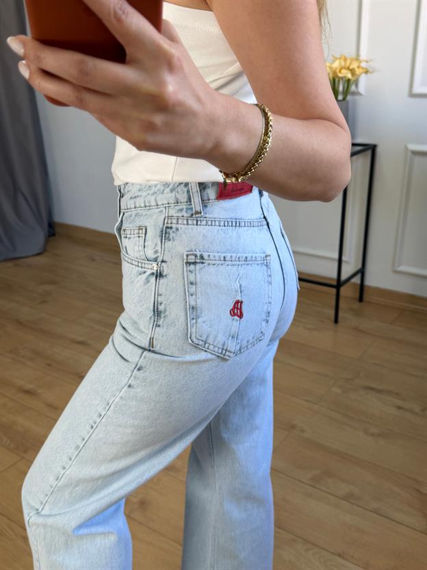 Buz Mavisi Cep Nakışlı Jean