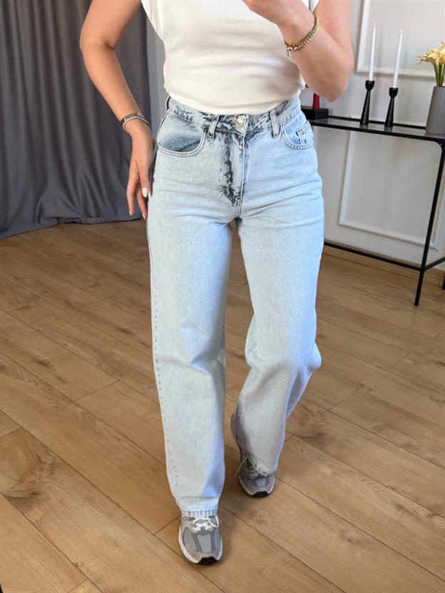 Buz Mavisi Cep Nakışlı Jean