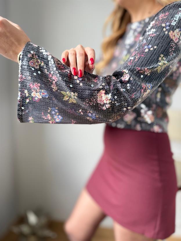 Çiçek Desenli Payetli Bluz