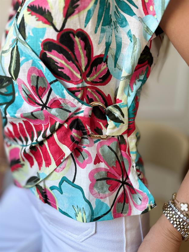 Çiçek Desenli Yan Aksesuarlı Kruvaze Bluz