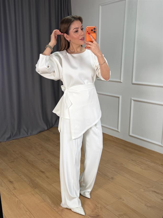 Ekru Bağlama Detay Scuba Bluz