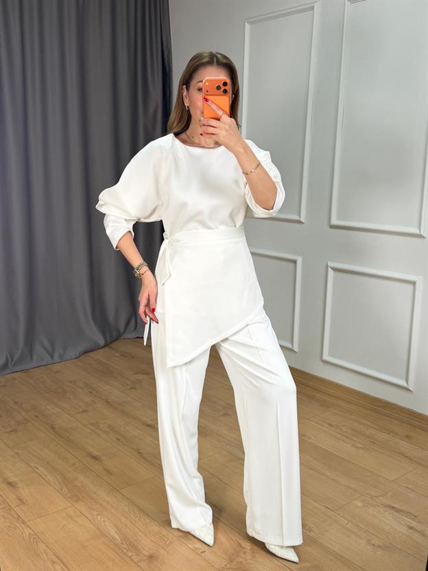 Ekru Bağlama Detay Scuba Bluz