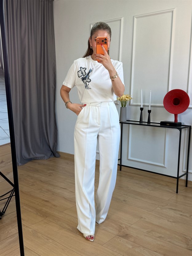 Ekru Boncuk İşlemeli Tshirt
