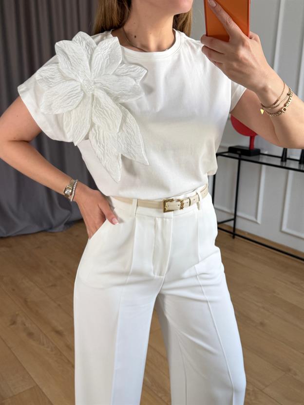 Ekru Çiçek Aplikeli Tshirt