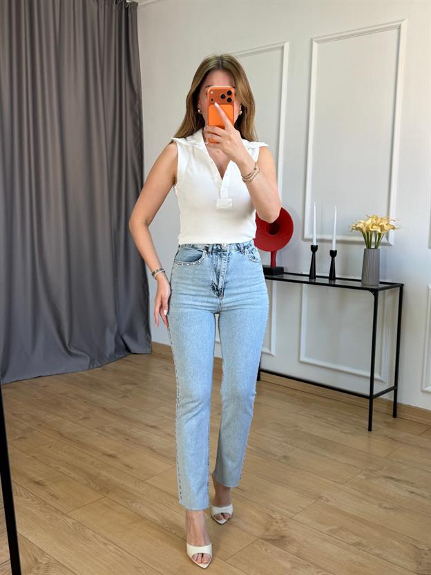 Ekru Dik Yaka Kolsuz Bluz