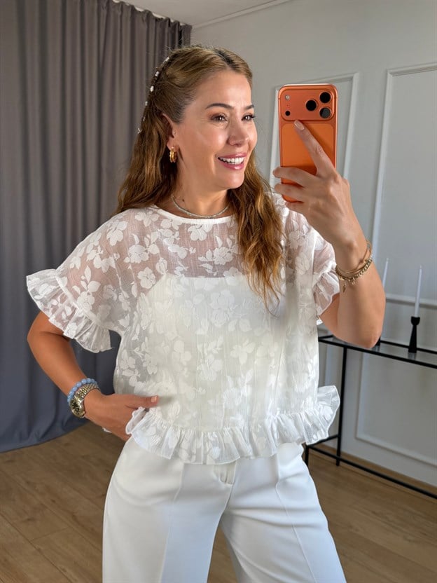 Ekru Fırfır Detay Çiçek Model Bluz