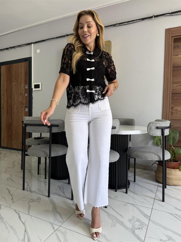 Ekru Fiyonk Detaylı Siyah Gömlek