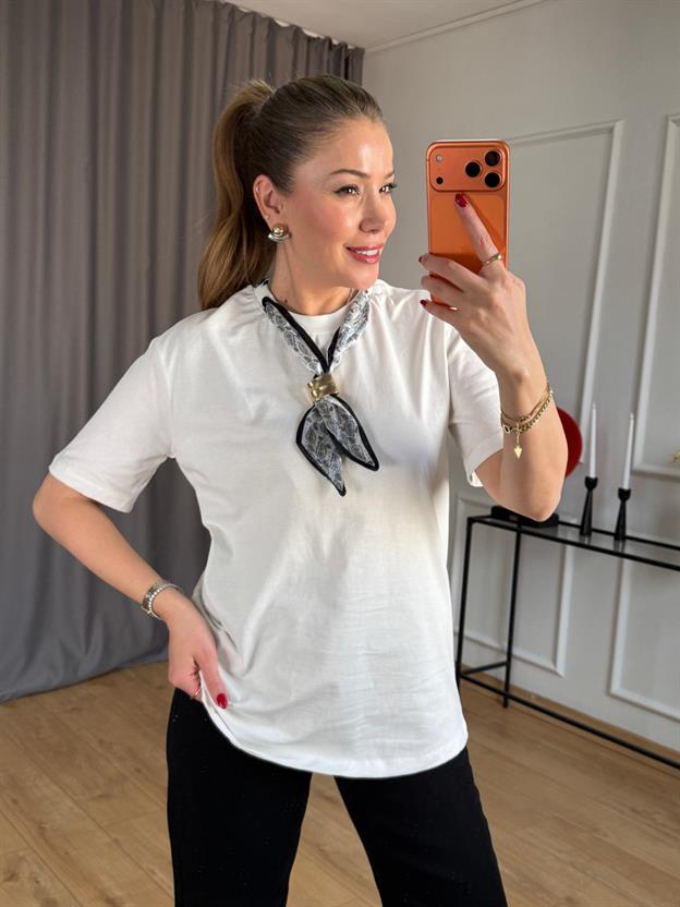 Ekru Fularlı Tshirt