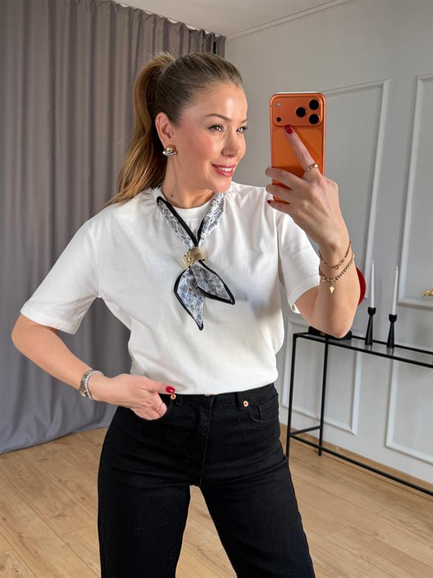 Ekru Fularlı Tshirt