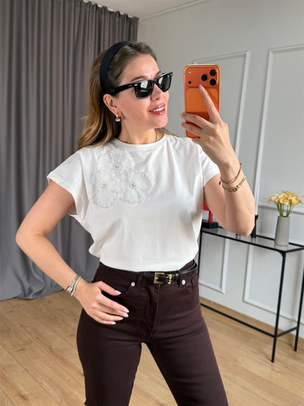 Ekru Gül Detaylı Tshirt