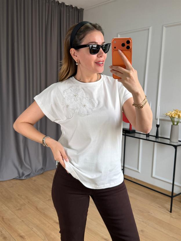 Ekru Gül Detaylı Tshirt