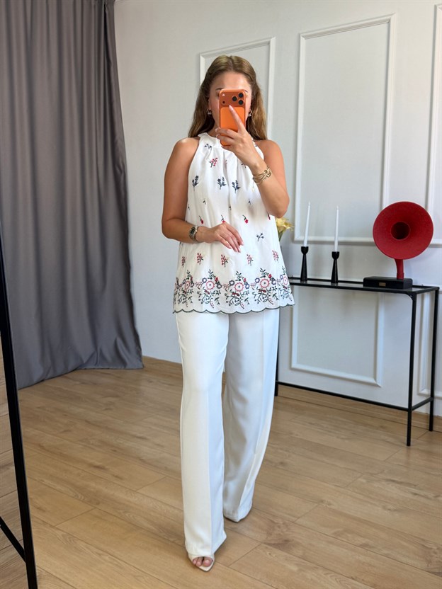 Ekru Halter Yaka Renkli Çiçek Nakışlı Bluz
