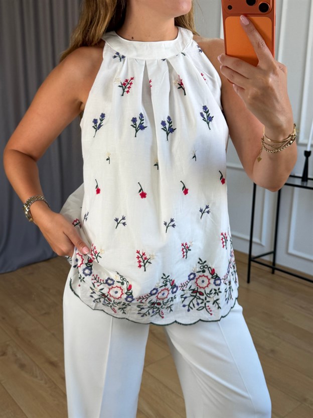 Ekru Halter Yaka Renkli Çiçek Nakışlı Bluz