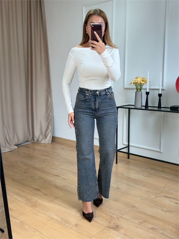Ekru Kayık Yaka Verev Model Bluz