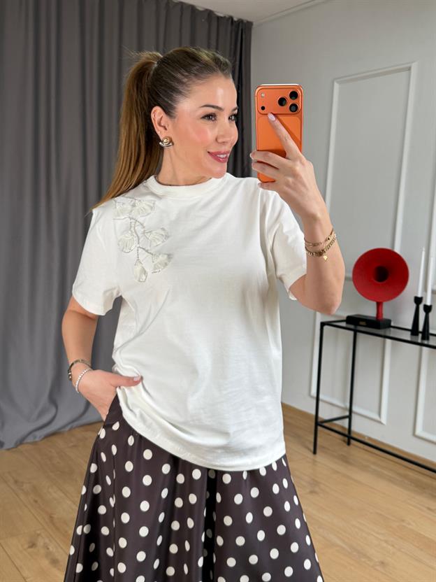 Ekru Omuz Püskül Detaylı Tshirt